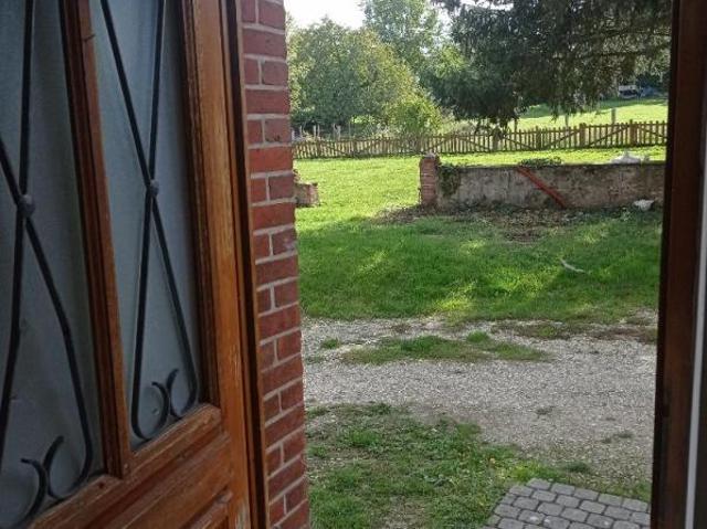 LOCATION: appartement 4 pièces 86 m² à Saint Brisson s