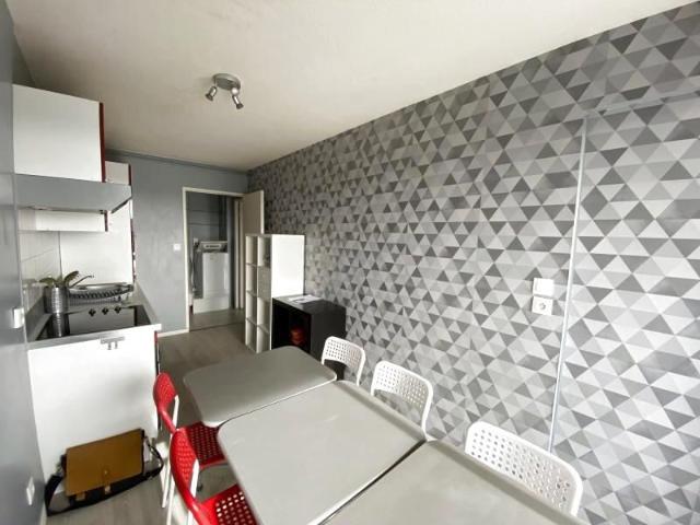 Location Appartement 4 pièces 86m² BORDEAUX 33000