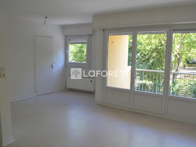 Location Appartement 4 pièces 88.11 m2 Rochefort