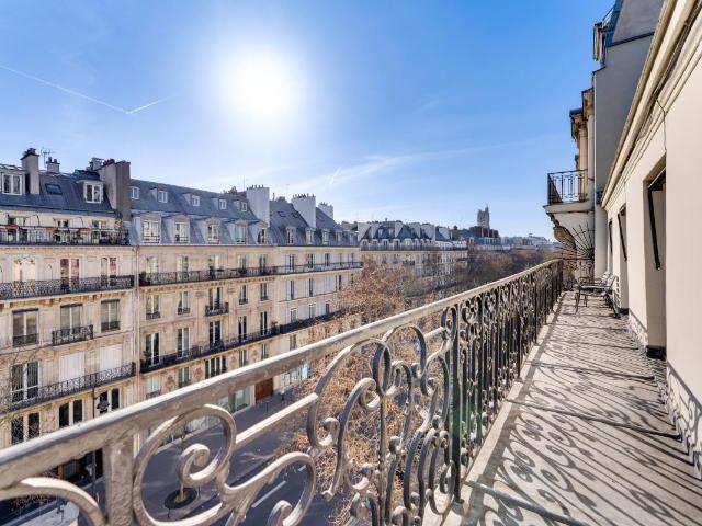Location Appartement 4 pièces 92m² PARIS 1er