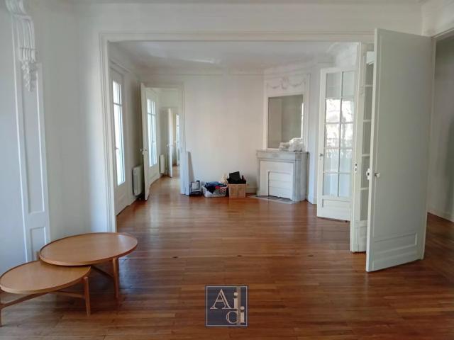 Location Appartement 4 pièces 92m² PARIS 6ème