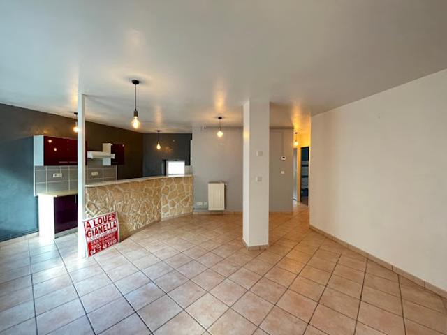 Location Appartement 4 pièces 97 m2 Unieux