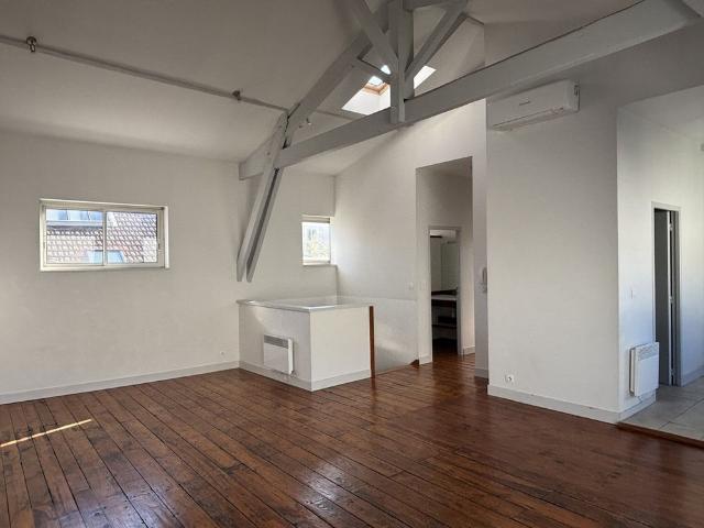 Location Appartement 4 pièces 97m² BORDEAUX 33000
