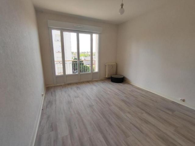 Location Appartement 4 pièces 97m² POITIERS 86000