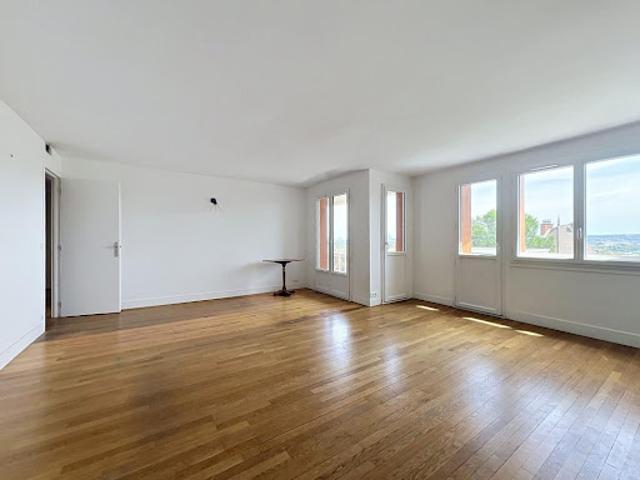Location Appartement 4 pièces 94.22 m2 Suresnes