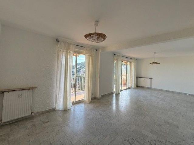 Location Appartement 4 pièces 94m² HYERES 83400