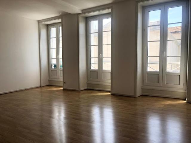 Location Appartement 4 pièces 95.76 m2 Rochefort