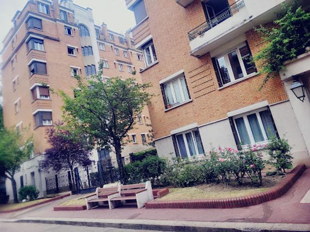 Location Appartement 4 pièces 95 m2 Paris 19ème