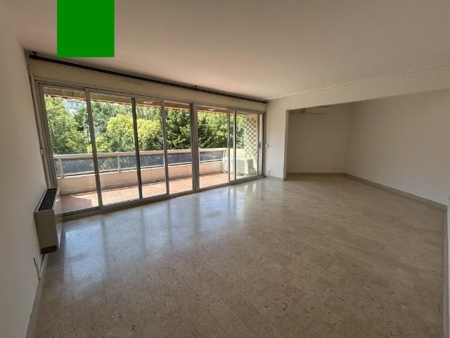 Location Appartement 4 pièces 95m² MARSEILLE 8ème