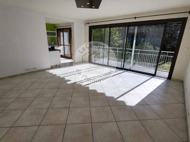 Location Appartement 4 pièces 95m² MARSEILLE 9ème