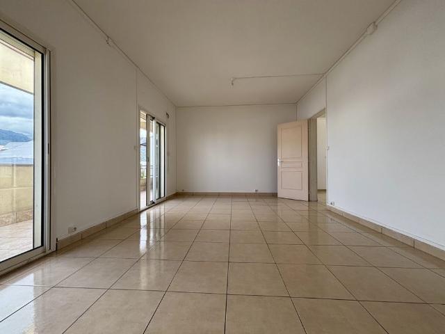 Location Appartement 4 pièces 95m² ST DENIS 97400