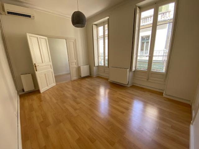 Location Appartement 4 pièces 96.71 m2 Nimes