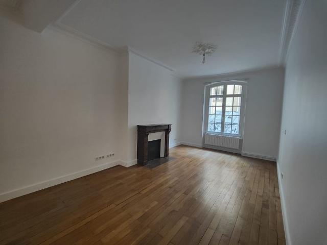 Location Appartement 4 pièces 98m² PARIS 7ème
