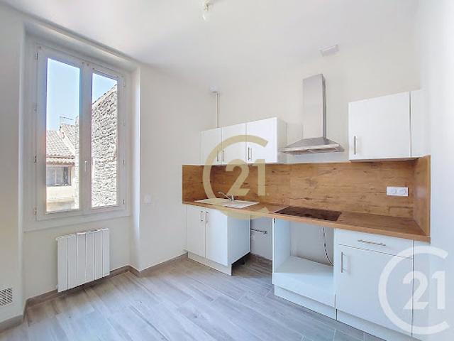 Location Appartement 4 pièces 99.26 m2 Remoulins