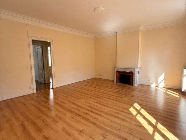 Location Appartement 4 pièces 99m² BORDEAUX 33000