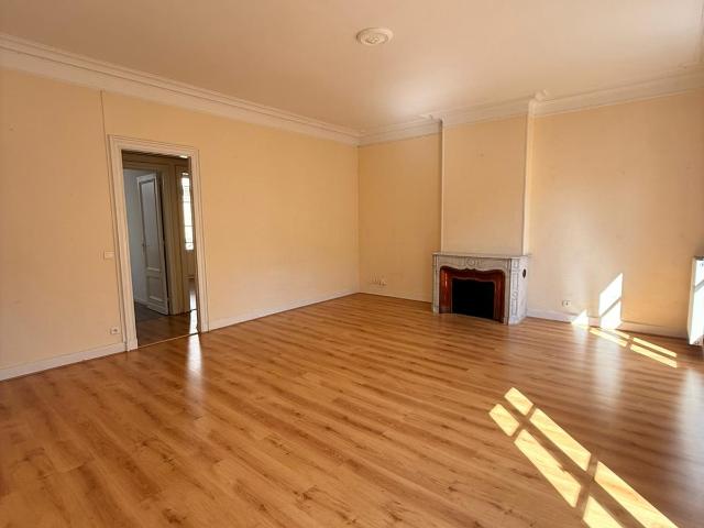 Location Appartement 4 pièces 99m² BORDEAUX 33000
