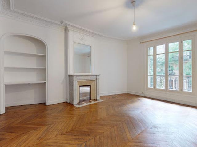 Location Appartement 4 pièces 100.51 m2 Paris 18ème