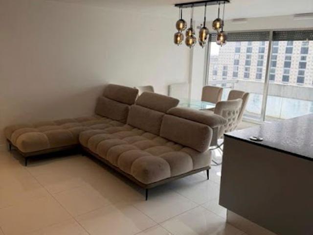 Location Appartement 4 pièces 100 m2 Courbevoie
