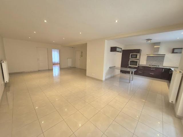 Location Appartement 5 pièces 100 m2 Malroy