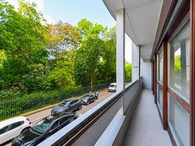 Location Appartement 4 pièces 101 m2 Paris 19ème