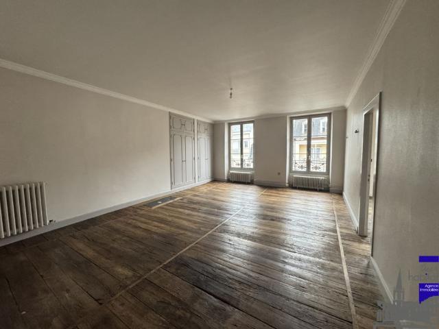 Location Appartement 4 pièces 102m² TULLE 19000