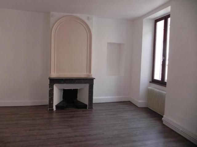 Location Appartement 4 pièces 103m² MILLAU 12100