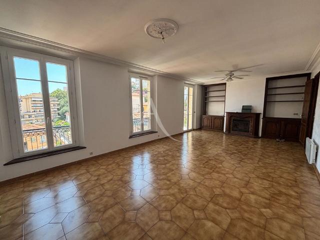 Location Appartement 4 pièces 103m² NICE 06000