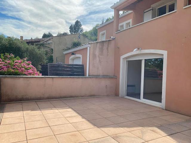 Location Appartement 4 pièces 104 m2 Roumoules