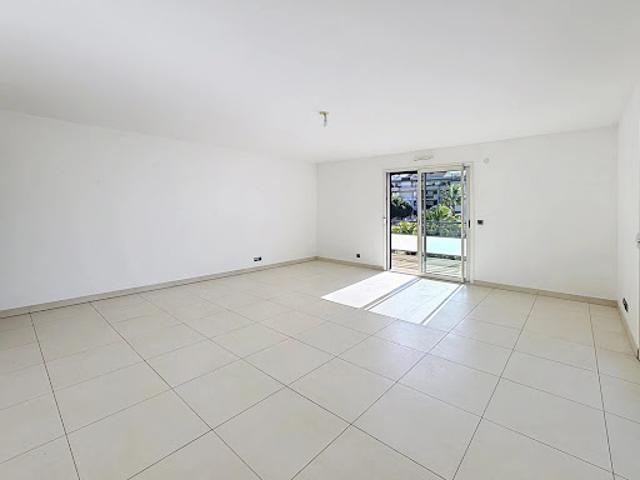 Location Appartement 4 pièces 105.09 m2 Marseille 8ème