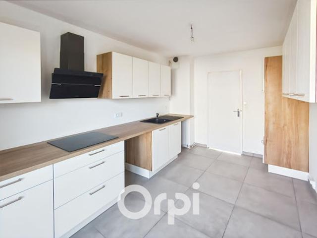 Location Appartement 4 pièces 105.38 m2 La Roche sur Yon
