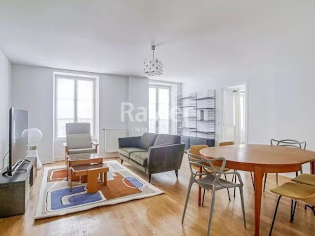 Location Appartement 4 pièces 105 m2 Paris 11ème