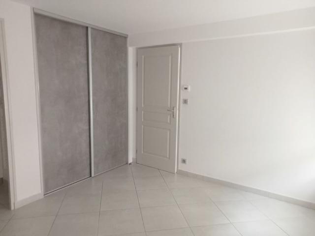 Location Appartement 4 pièces 105m² MONTMIRAIL 51210