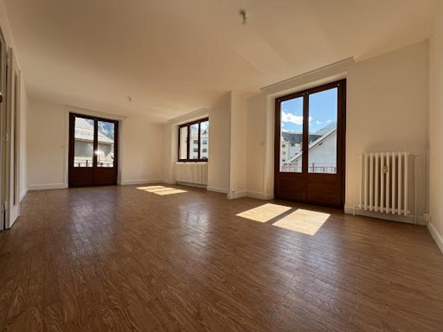Location Appartement 4 pièces 106.06 m2 Saint Jean de Maurienne