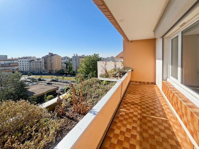 Location Appartement 4 pièces 107.65 m2 Lyon 8ème