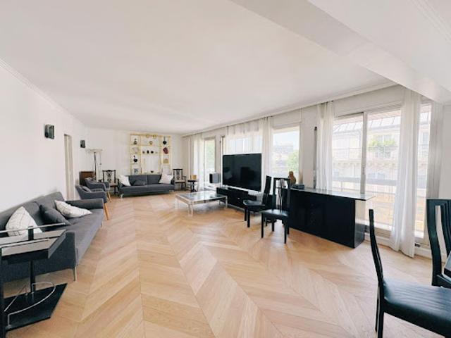Location Appartement 4 pièces 107 m2 Paris 8ème
