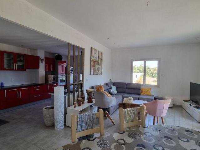 Location Appartement 4 pièces 107m² SUSSARGUES 34160