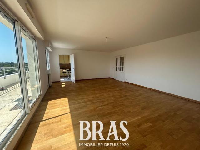 Location Appartement 4 pièces 107m² VANNES 56000