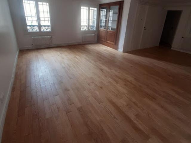 Location Appartement 4 pièces 111 m2 Paris 10ème