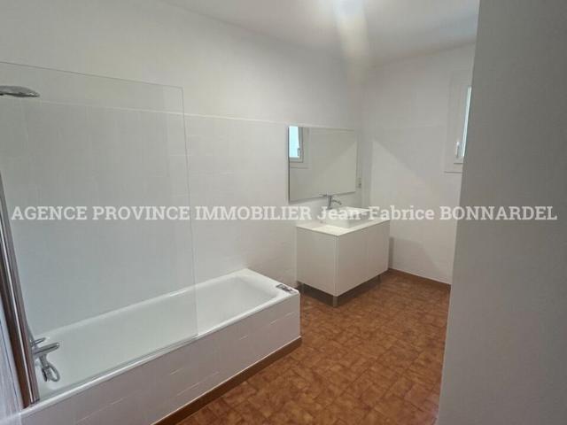 Location Appartement 4 pièces 113m² GRILLON 84600