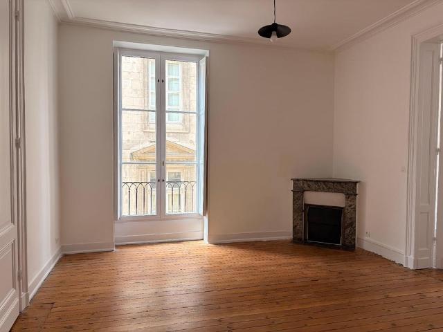 Location Appartement 4 pièces 120m² BORDEAUX 33000