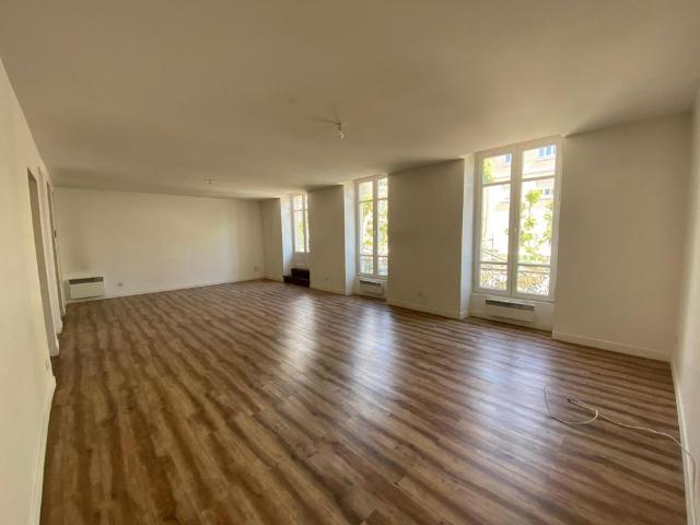 Location Appartement 4 pièces 120m² VALENCE 26000