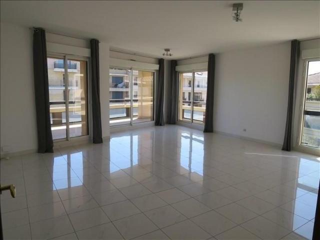 Location Appartement 4 pièces 122m²