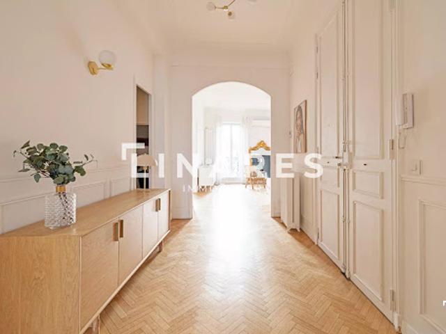 Location Appartement 4 pièces 127.53 m2 Marseille 8ème