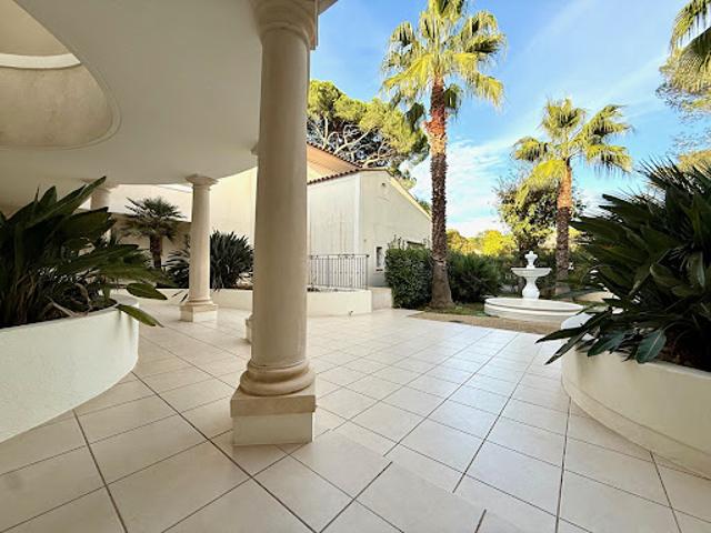 Location Appartement 4 pièces 129.5 m2 Saint raphael