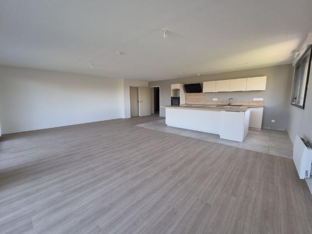 Location Appartement 4 pièces 129m² SABLE SUR SARTHE 72300