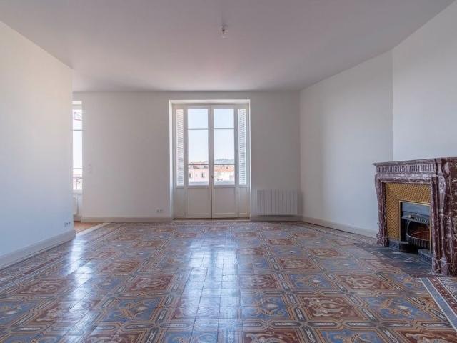 Location Appartement 4 pièces 129m² VILLEFRANCHE SUR SAONE 69400