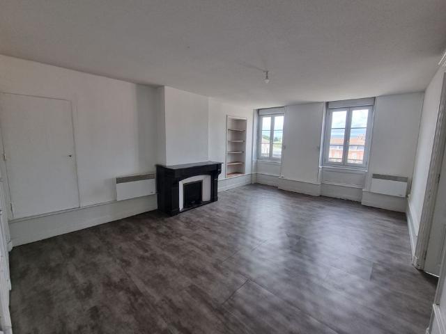 Location Appartement 4 pièces 130m² PONT DE VAUX 01190