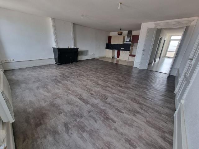 Location Appartement 4 pièces 130m² PONT DE VAUX 01190