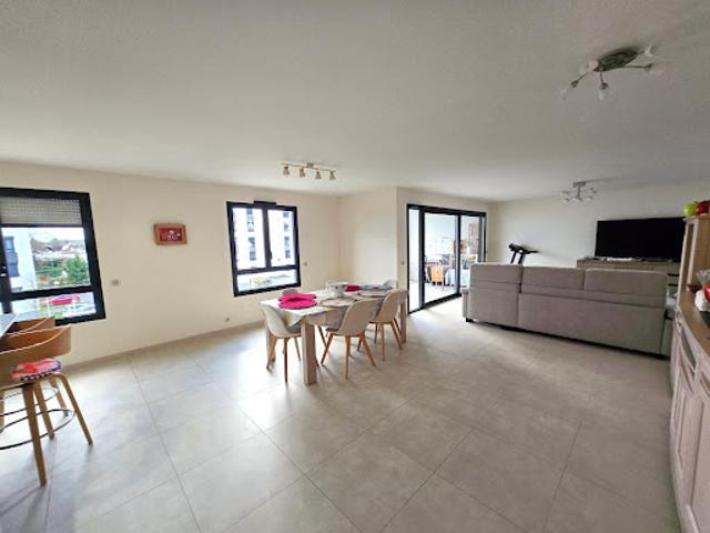 Location Appartement 4 pièces 133 m2 Saint Genis Pouilly