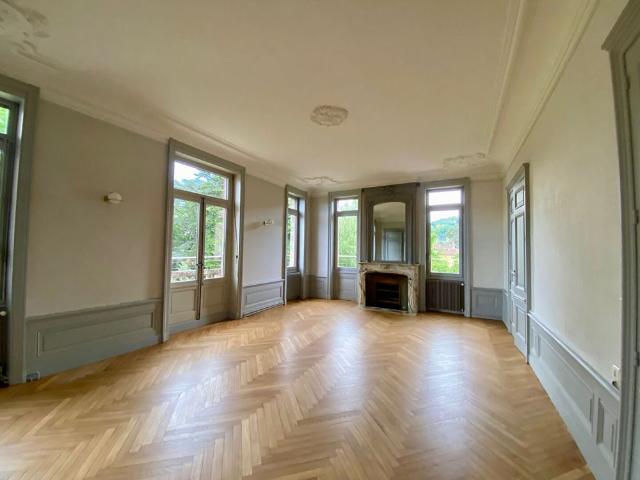 Location Appartement 4 pièces 159m²
